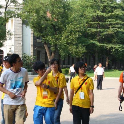 透过与清华学生交流，学员了解内地年青人的生活模式及发展空间。