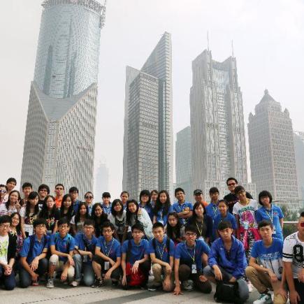 透过参访上海外滩及浦东金融区，学生了解上海金融贸易的潜力与最新发展