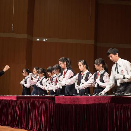 学生于中央音乐学院附属中学交流切磋环节中表演