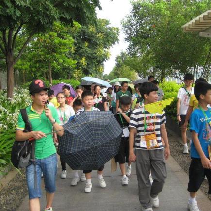 透過參觀歸讀公園，讓學生了解近代梅州客家文化的民俗風情和先賢的事蹟。