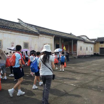 students were visiting Nanhua Youlu