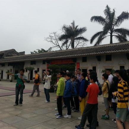 在导游的带领下，同学认识到陈慈黉故居的结构及陈先生的生平事迹。