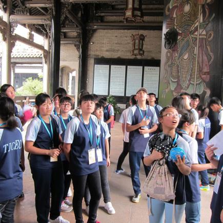 Students were visiting Chen Clan Ancestral Hall
