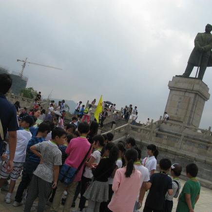 Students visited Zhongshan Park.