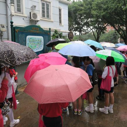 透过参访沙面建筑群，让学生了解政府推行沙面建筑群的保育政策，以及探讨其成效。