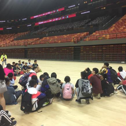 Students were visiting the Indoor Stadium of the 24th Games of Shandong Province.