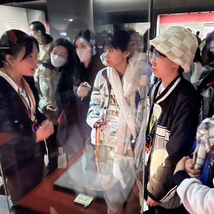 學生參訪湖南博物院，探究歷史文物的保育與中華文化的傳承。