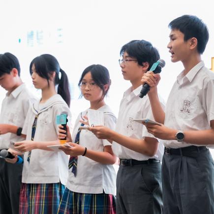 初中組冠軍隊伍香港中文大學校友會聯會張煊昌中學學生向大家介紹以「人生百味」為主題的特色肇慶之旅，以不同味道詮釋行程，令人耳目一新。