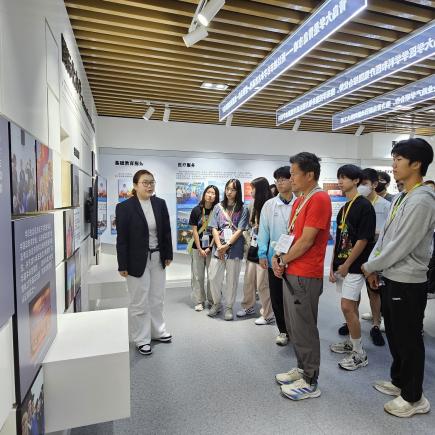 學生參訪青島大學，把握機會了解當地大學的教育政策、內地升學情況及學習環境。