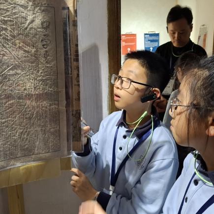 學生參訪開平碉樓，通過不同文物，了解江門的歷史及僑鄉文化對江門發展的影響。