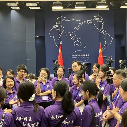 第十七届「香港杯外交知识竞赛」得奖代表参访团