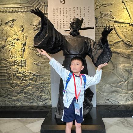 学生参访文天祥廉政教育馆后，景仰文天祥的崇高情操。