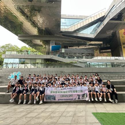 中国版画博物馆建筑采用不规则线条与钢桁架结构，宛如巨型版画。
